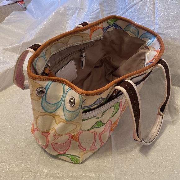 Authentic Coach handbag. Clean slightly used. - Picture 4 of 9